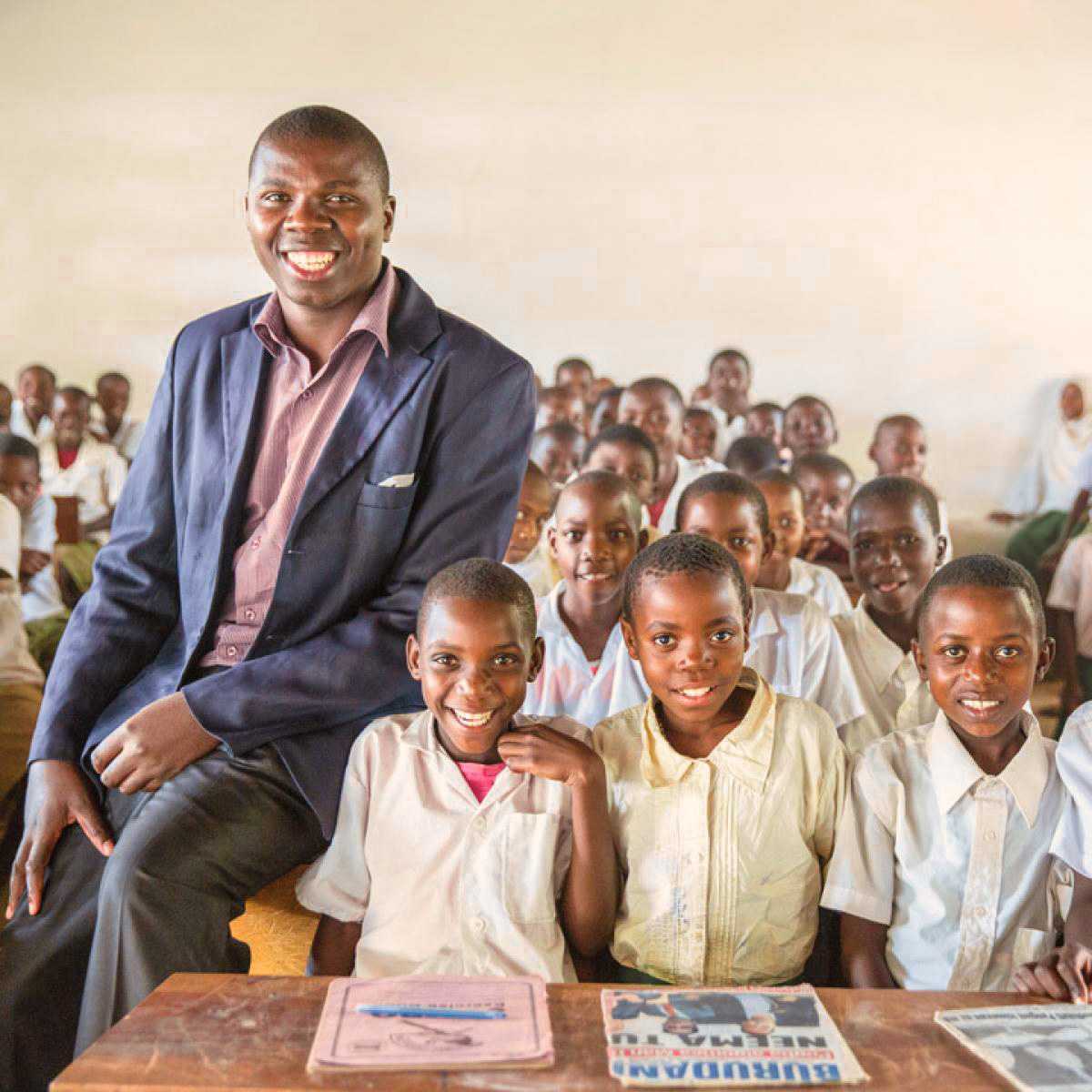 Barn i ett skolrum i Afrika